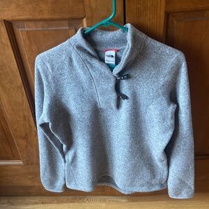 North face pull over sweater women’s medium